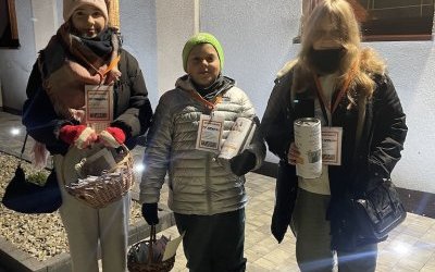Wrzuć drobne datki dostaniesz w prezencie kartki i zakładki
