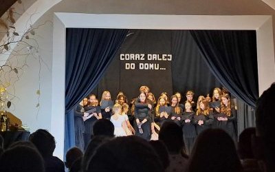 Wyjazd uczniów kl. VII i VIII na spektakl profilaktyczny:,,Ogrodowa''.