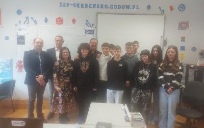 Spotkanie klasy ósmej z posłem, wójtem oraz radnym gminy