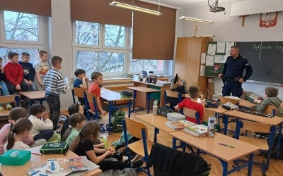 Spotkanie uczniów kl.I-III z dzielnicowym (2)